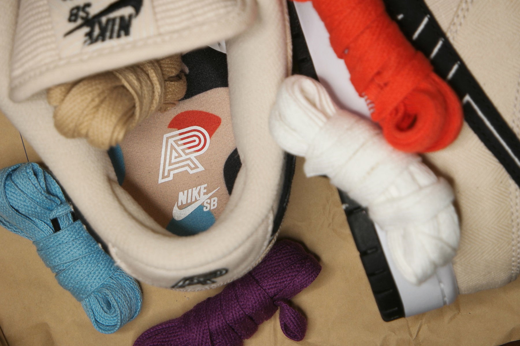 Nike SB Dunk Low "Albino & Preto" | Underground Skate Shop